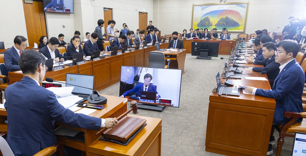 쿠팡 눈치 보기?…소상공계는 왜, 中企보호 ‘35일 정산’ 법안을 반대할까 [중기+]