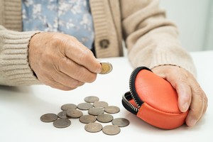 퇴직연금, 10년 수익률 고작 2%?…“사업자가 대표상품 정해야” [투자360]
