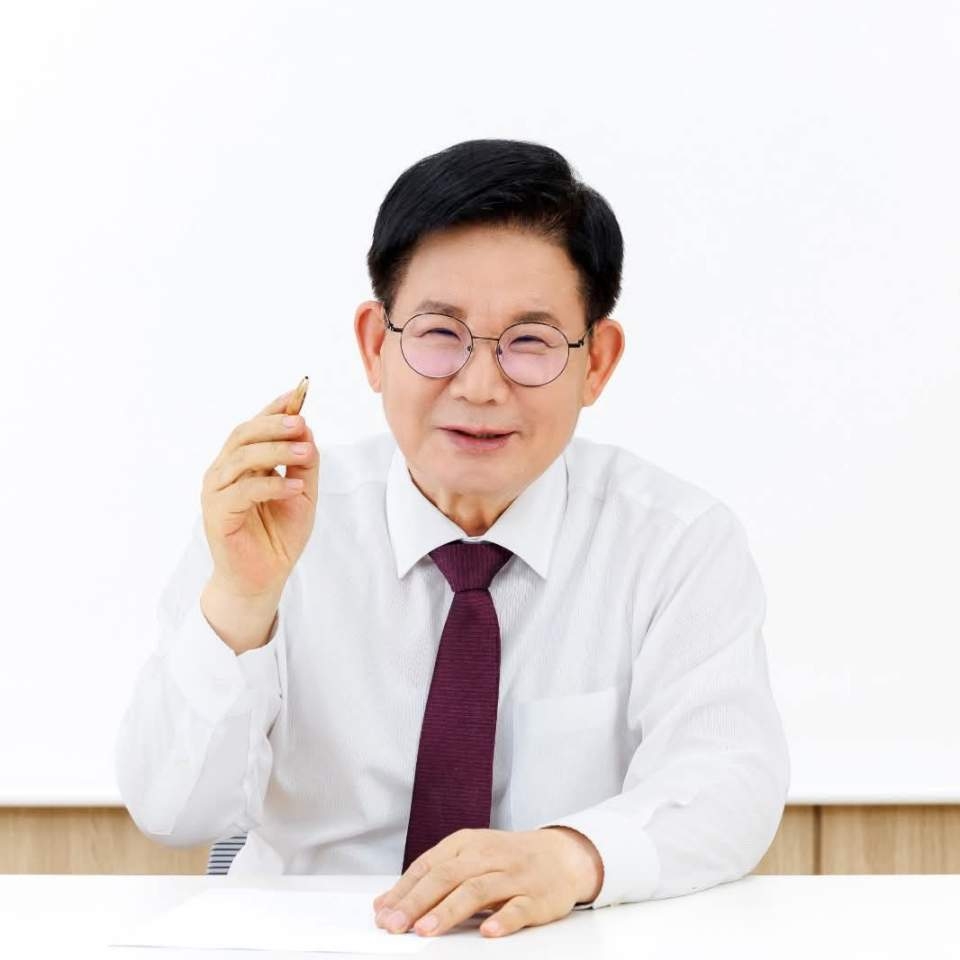 Former Mapo-gu District Mayor Park Kang-su