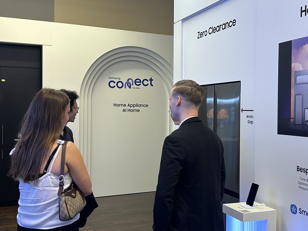 A Samsung Electronics representative and a customer talk in front of the 'Zero Clearance Fit' refrigerator.