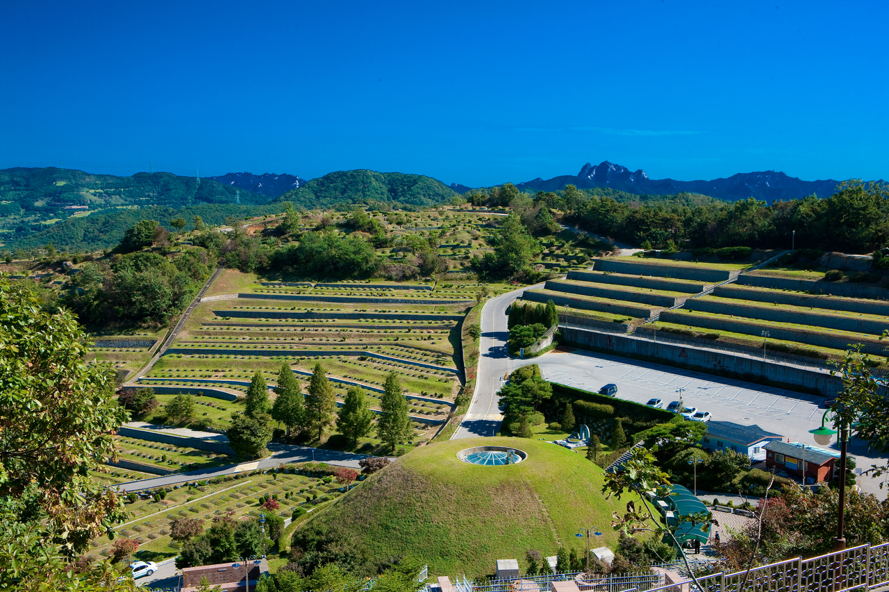 A view of the city-run Yongmiri Cemetery in Paju, Gyeonggi Province (Seoul Metropolitan Government)