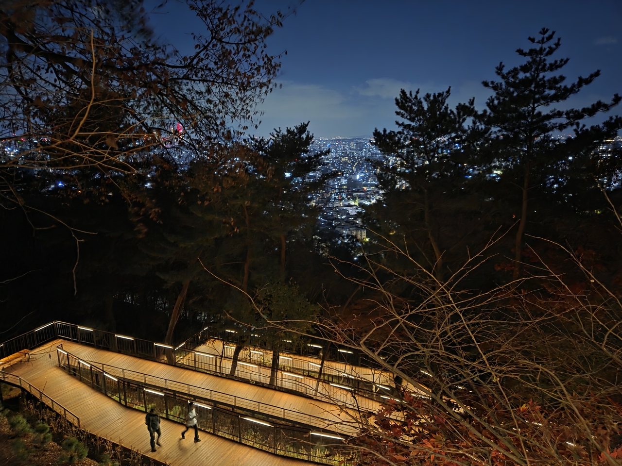 A view of Namsan Sky Forest Trail, which opened in October 2025 (Park Yuna/The Korea Herald)