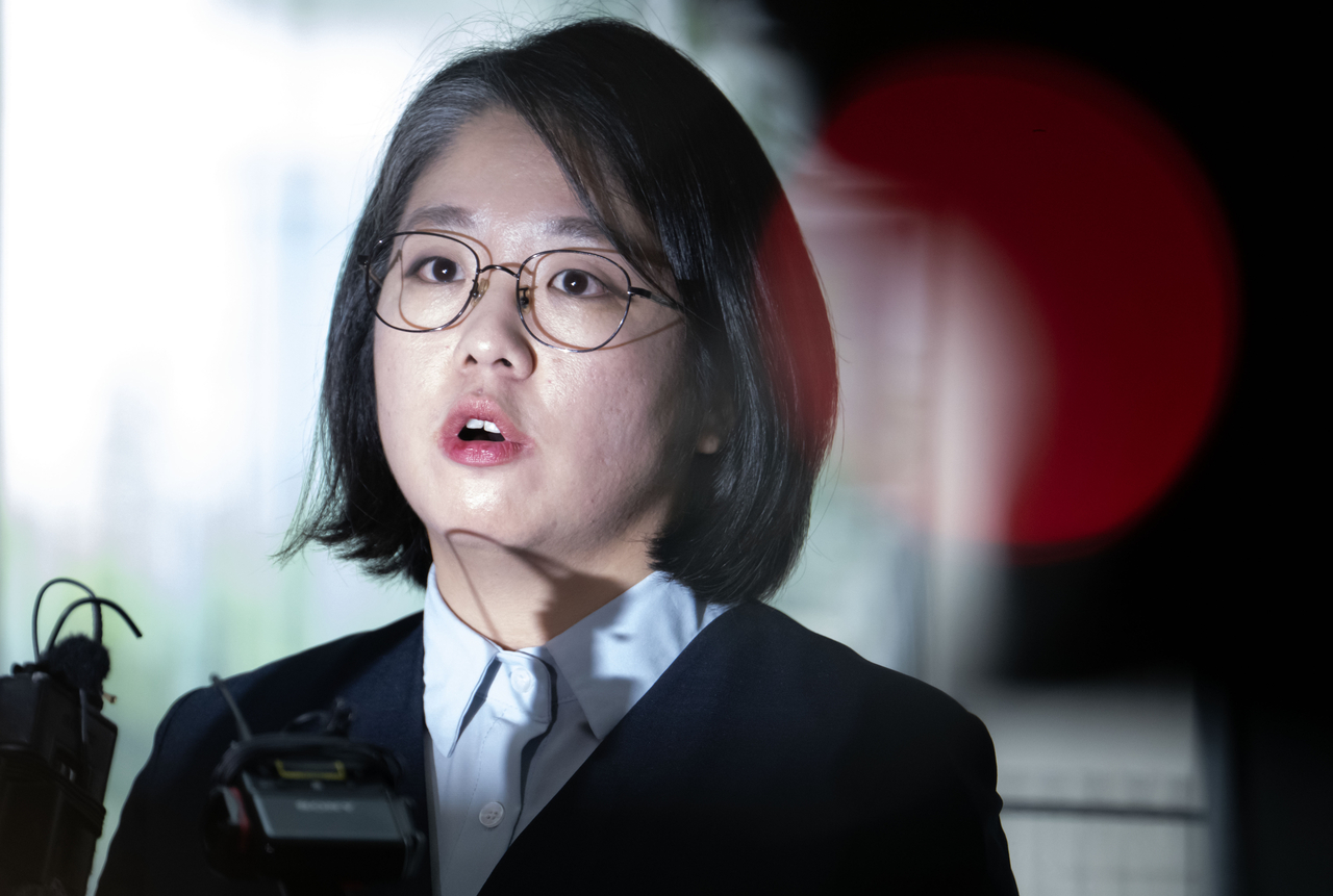 용혜인 성평등가족부 장관 후보자가 2일 서울 서대문구 한국청소년활동진흥원에 마련된 인사청문회 준비 사무실로 출근하며 취재진의 질의에 답변하고 있다. [임세준 기자]