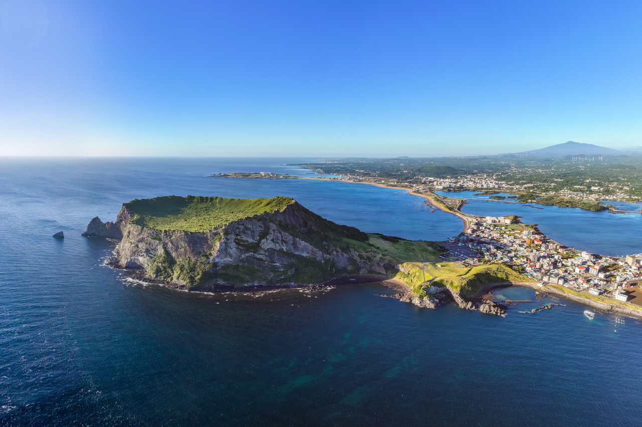 Seongsan Ilchulbong in Seogwipo, Jeju Island (Getty Images)