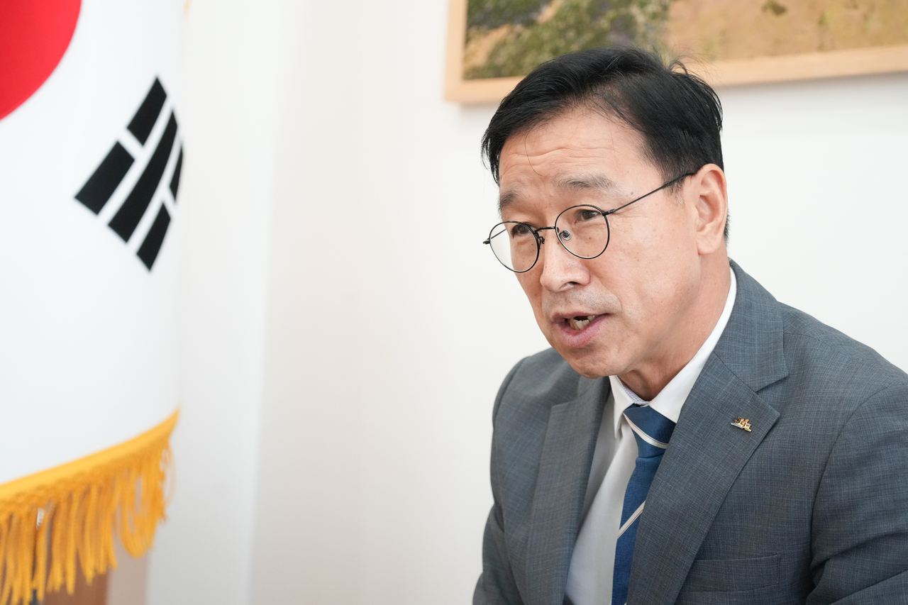 Jeju Island Gov. Wi Seong-gon speaks during an interview at his office in Jeju City. (Jeju Special Self-Governing Province)