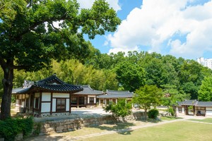 Historic hanok sets stage for Dream Forest concert in nothern Seoul