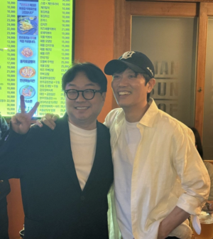 [뮤즈★] “왼쪽이 휘 오른쪽이 희” 박휘순, 20년 만에 ‘오타 유발’ 배우 박희순 만났다