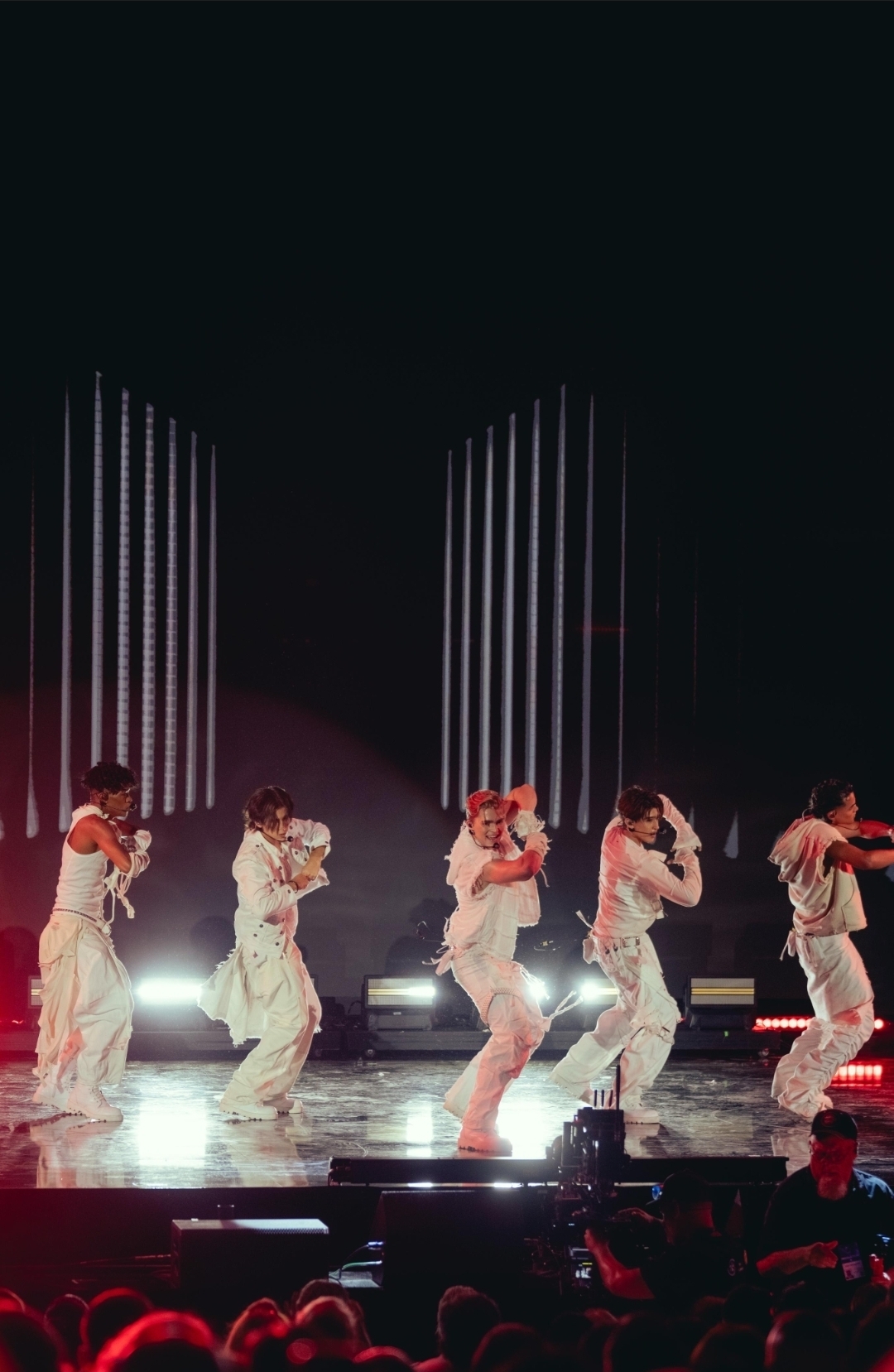 Santos Bravos perform "Velocidade" at the 23rd annual Premios Juventud, Thursday in Marbella, Spain. (Hybe Latin America)