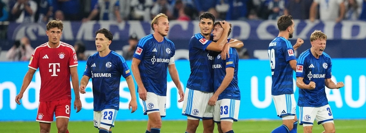 Players react after the match between Bayern Munich vs. Schalke 04.    (AP-Yonhap)