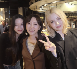 “이게 무슨 복” 좌 문가영X우 한소희, 김도영 감독 배우 복 터졌다…든든한 뮤즈들