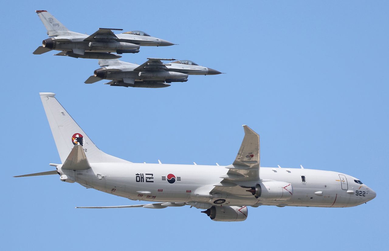 A Navy P-8A maritime patrol aircraft flies under fighter escort. [Yonhap]