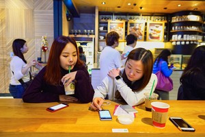 하루 300단어씩 대화가 사라진다…“뇌 둔해질 수도”