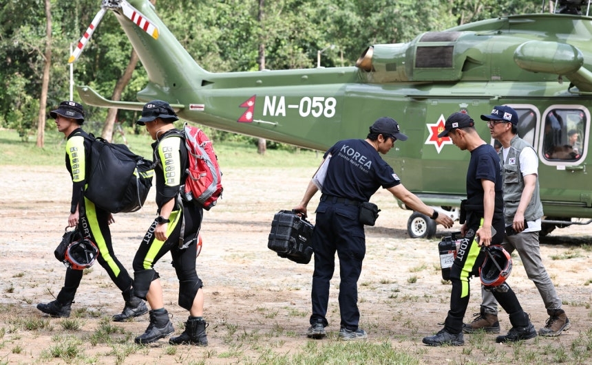 Members of the Korea Disaster Relief Team (KDRT) return to the Trishuli military base in Nepal on Sunday after completing a search around the Weir Dam.