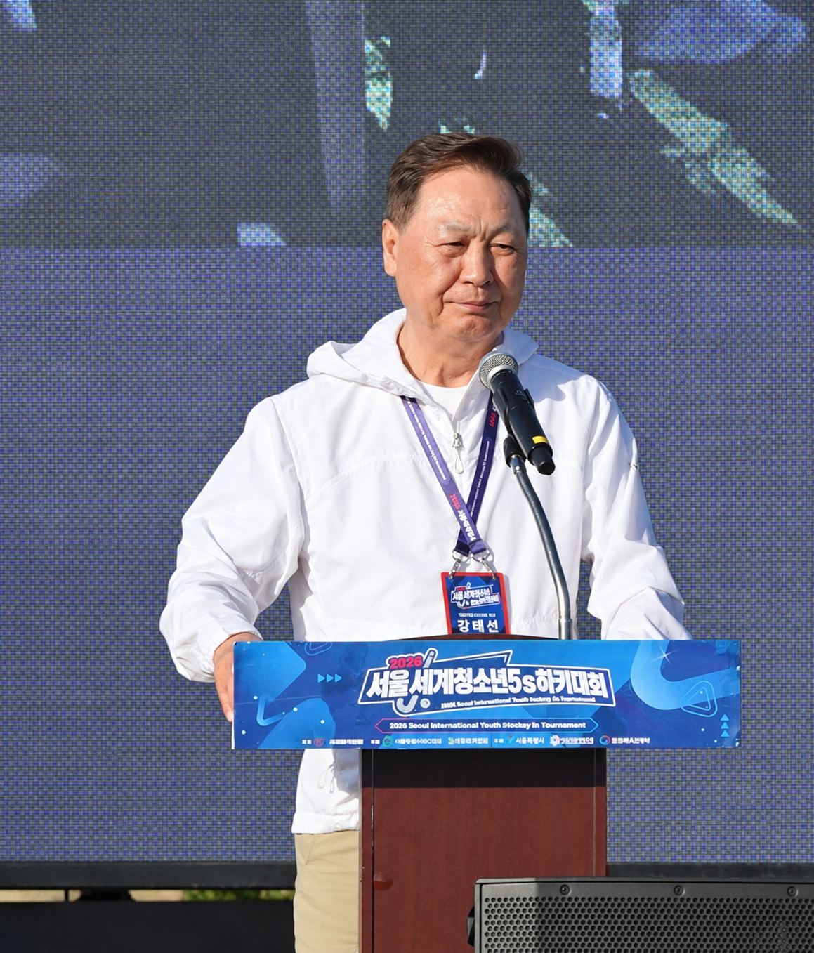 강태선 서울시체육회장이 ‘2026 서울 세계청소년 하키대회’에 참석해 선수와 관계자들에게 축하와 격려의 메시지를 전하고 있다. 양정원 기자