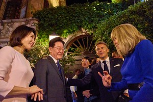 Lee stresses ‘pragmatic, open cooperation’ in response to Macron’s autonomy call