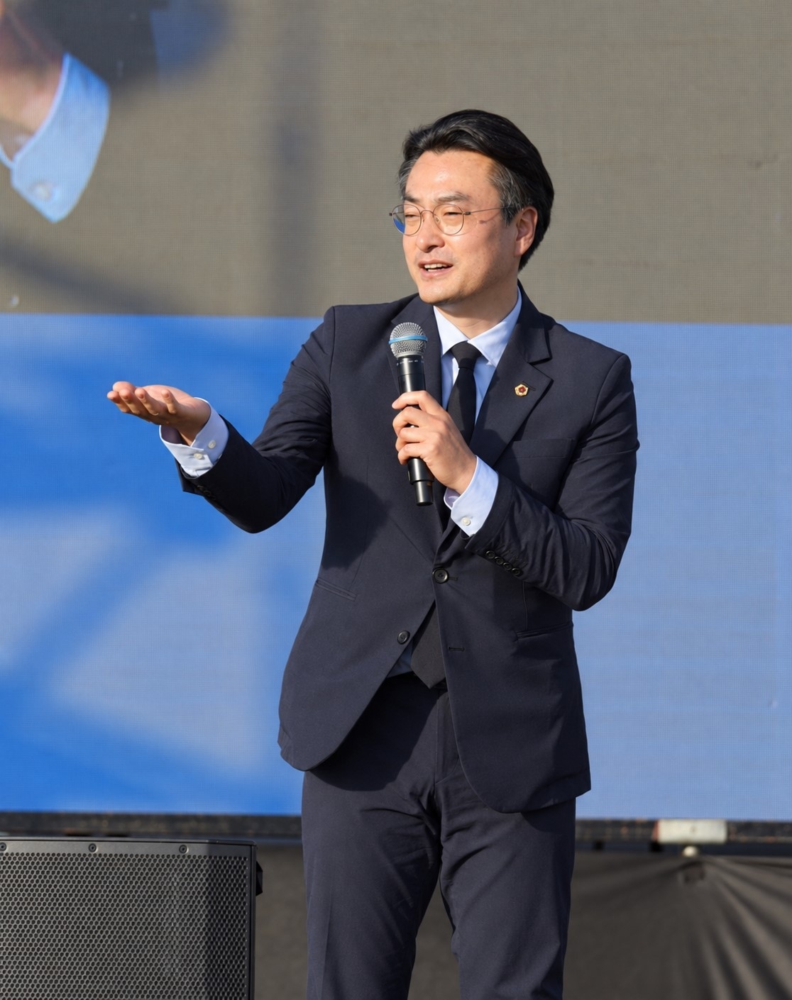 박유진 서울시의회 예산결산특별위원장이 하키대회에 참석해 선수와 관계자들을 격려하며 축사를 전하고 있다. 양정원 기자