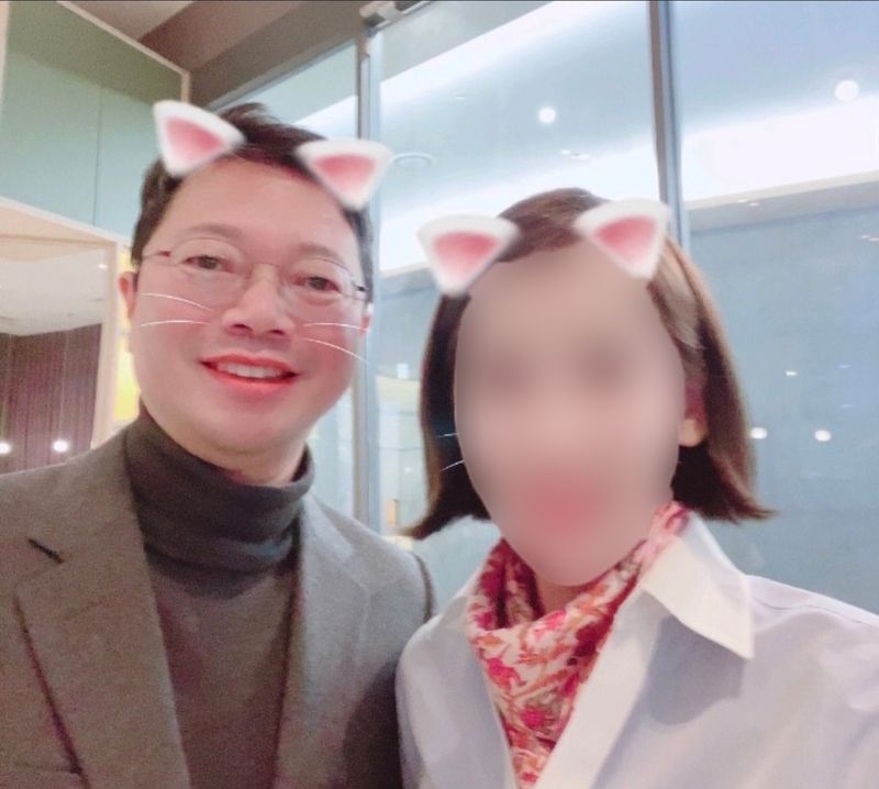 김승원 법무부 장관 후보자가 사업가 양모씨와 찍은 고양이 필터를 사용한 셀카. [양모씨 SNS·뉴시스]