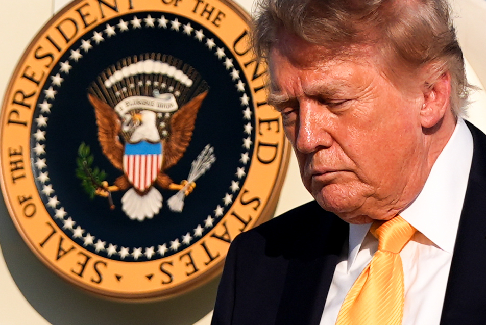 President Donald Trump disembarks Air Force One at Morristown Airport in Morristown, New Jersey, on Friday (local time). [AP]