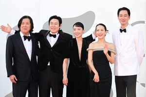 Lee Chang-dong Receives Prolonged Standing Ovation at Venice Film Festival Premiere