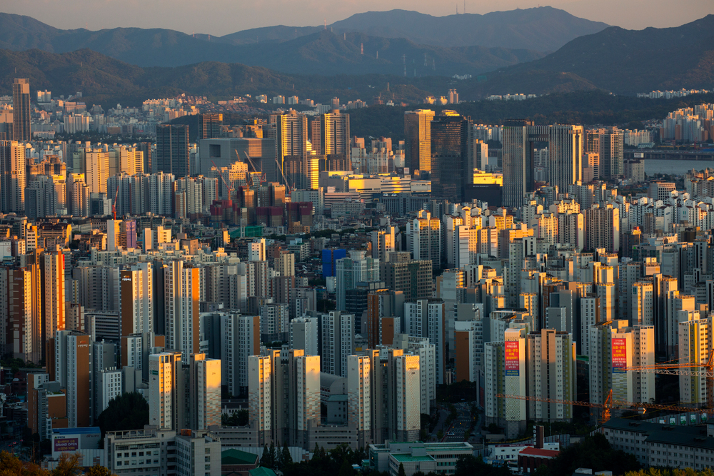 <서울 아파트 전경, 출처 : 클립아트코리아>