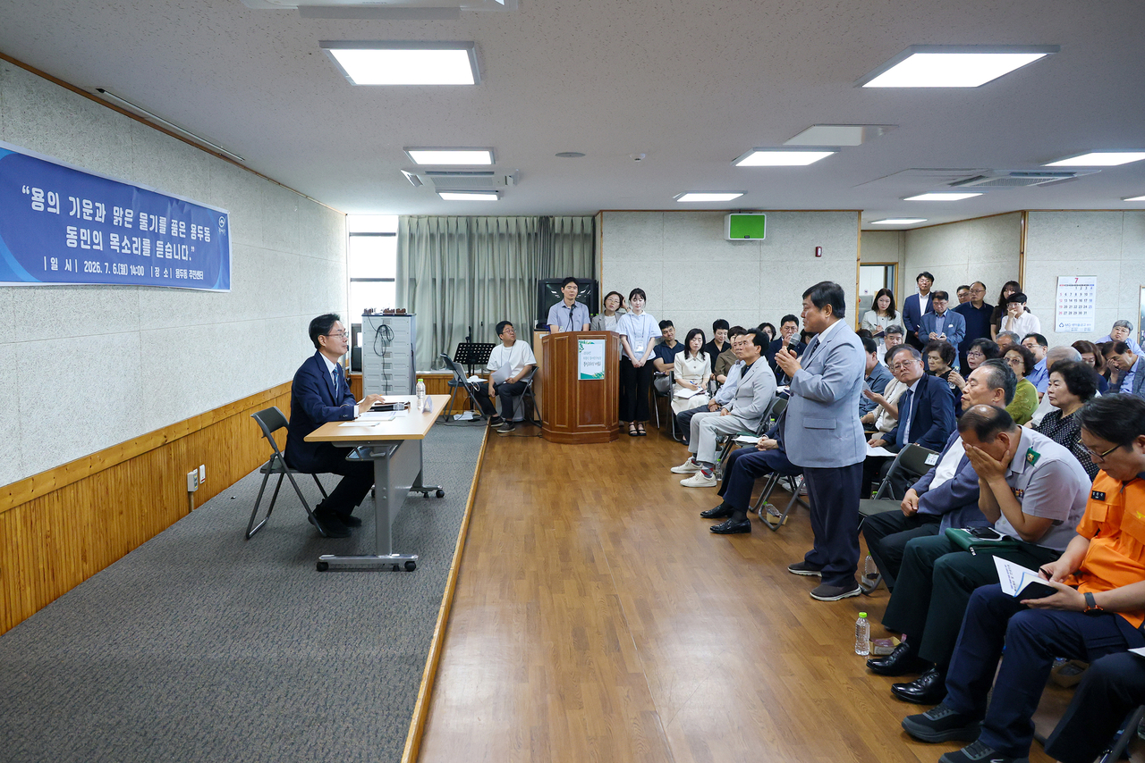 용두동 주민들과 대화하는 최동민 동대문구청장