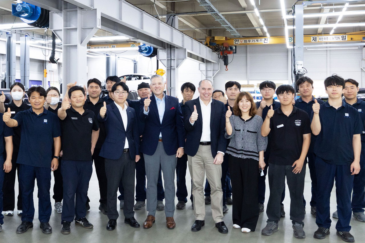 GM Korea President Hector Villarreal (front row, sixth from left) poses for a photo with company leadership and staff at the GM Korea Suwon Service Center. [GM Korea]
