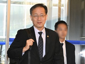 전통시장 찾은 이형일 부총리 후보자 “이번주 추석 민생대책 추가 발표”