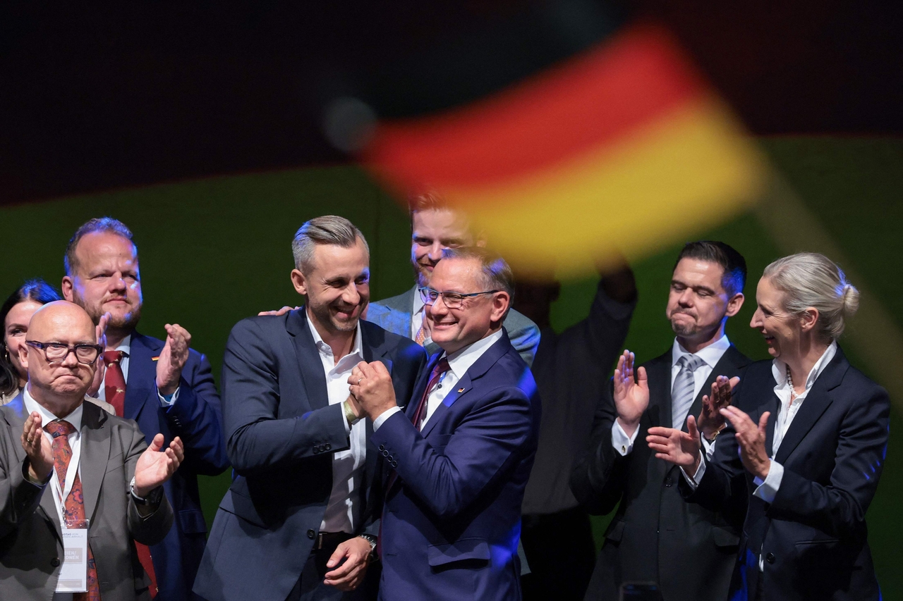 Ulrich Siegmund (third from left), far-right Alternative for Germany's main candidate in the Saxony-Anhalt state election, is congratulated by co-leader of the AfD Tino Chrupalla (center) in Magdeburg,  Germany, Sunday. (AFP-Yonhap)