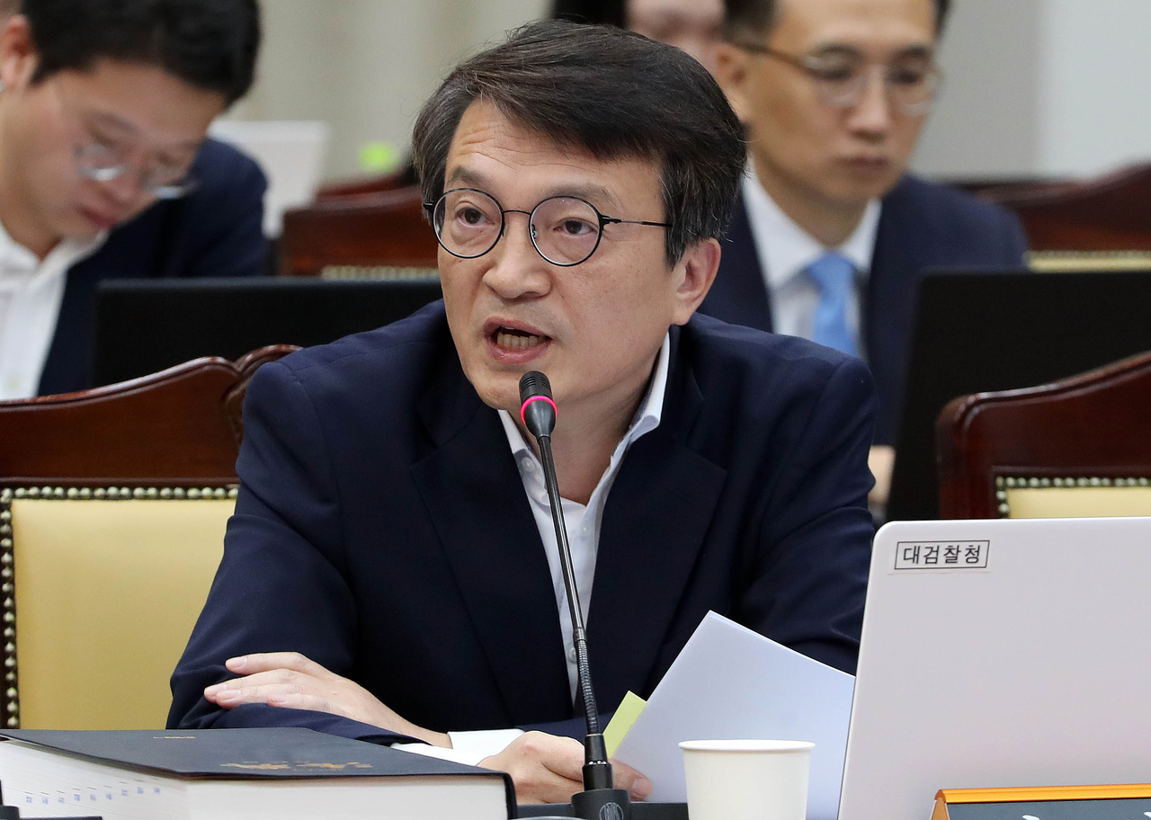 Democratic Party of Korea lawmaker Kim Eui-kyeom demands the submission of documents during the National Assembly Legislation and Judiciary Committee's national audit of the Supreme Prosecutors' Office in Seocho-gu, Seoul, on Oct. 23, 2023.