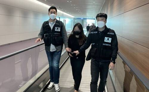 The Korean National Police Agency, working with Interpol and the National Intelligence Service, arrested the ringleader of a Southeast Asian drug smuggling ring in Cambodia and forcibly repatriated him to South Korea on April 1, 2022. [Korean National Police Agency]