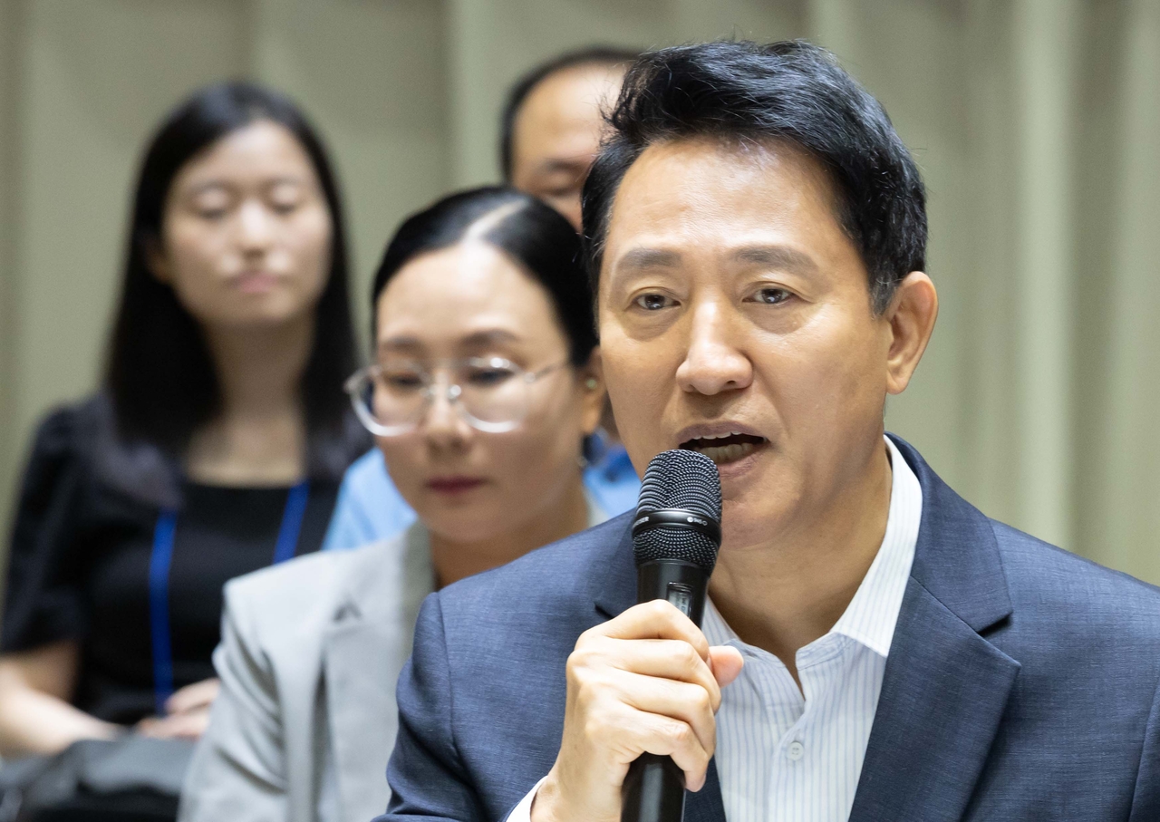 Seoul Mayor Oh Se-hoon delivers opening remarks at a public forum on real estate normalization held at Seoul City Hall in Jung-gu on Aug. 6. [Herald Business DB]