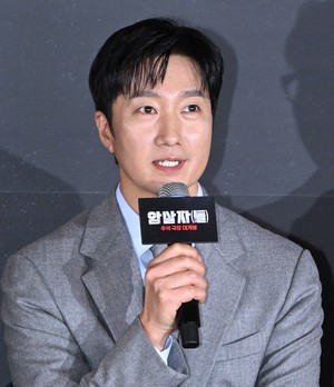 ‘암살자(들)’ 박해일 “韓영화서 드물었던 기자가 중심..호기심 갔다”