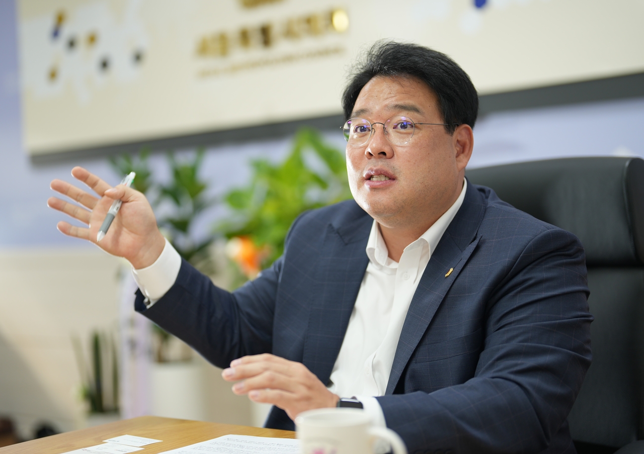 이 부의장이 청년 AI 지원과 야간경제 활성화 정책의 필요성을 설명하고 있다. 양정원 기자