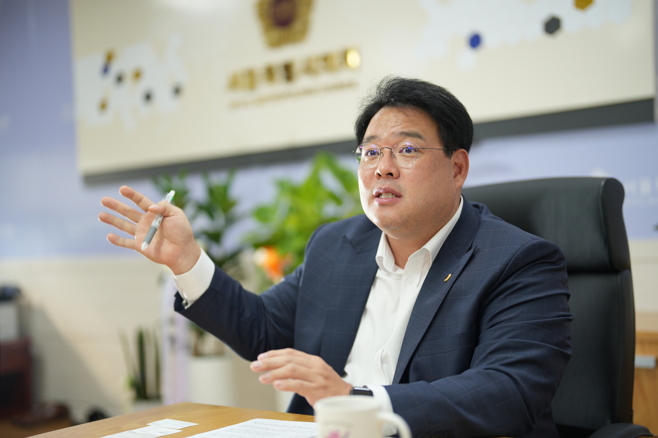 Lee explains the need for youth AI support and night economy revitalization policies. (Yang Jung-won/The Herald Business)