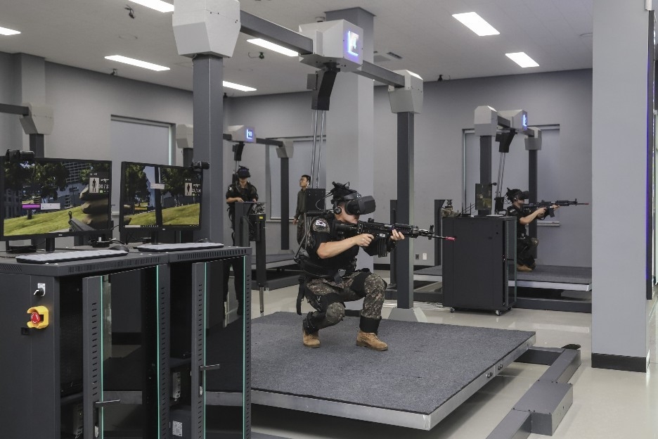 육군사관학교의 VR 기반 실감형 전술훈련 모습.[ETRI 제공]
