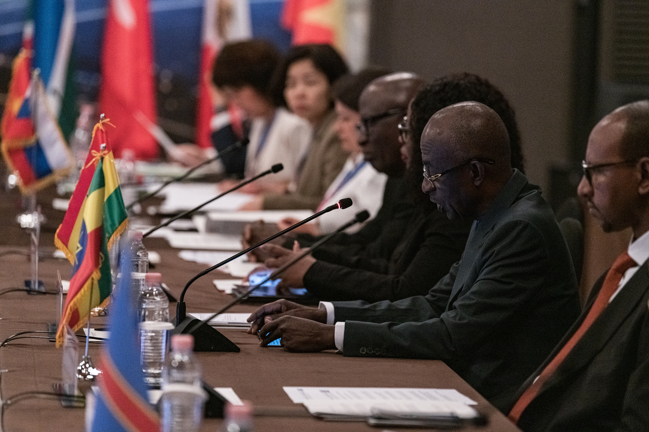Johnson Asiedu Nketia, chairman of Ghana’s National Democratic Congress, delivers congratulatory remarks during the opening session of the inaugural meeting of the Inter-Continental Dialogue among Political Parties on Monday at The Plaza Seoul. (Courtesy of the International Conference of Asian Political Parties)