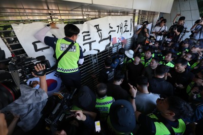 Sports federations enter Jamsil stadium months into ballot shortage protest