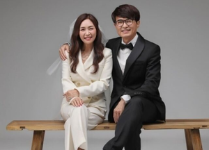 [뮤즈이슈]‘子 외도’ 홍서범, 박정희 대통령 콘서트 무대로 8개월만 복귀