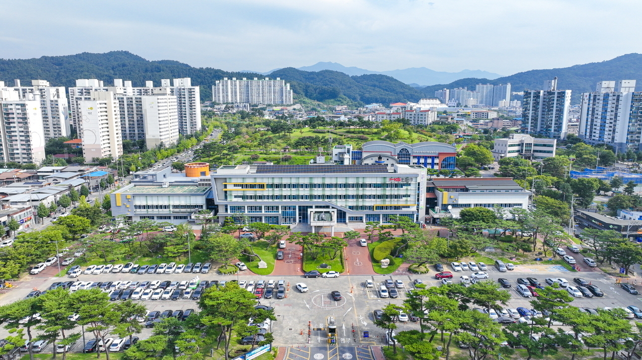문경시청사 전경.[문경시 제공]