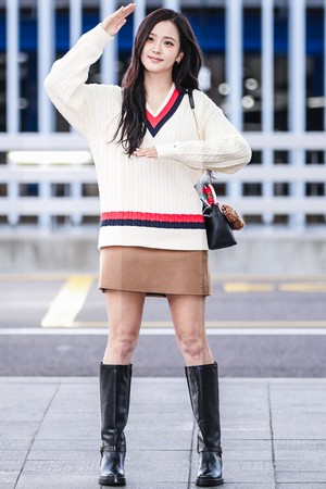 [포토] 지수, 공항을 음방으로 만든 포즈