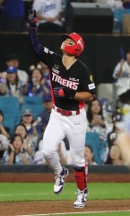 KIA's Kim Do-young hits 40th home run, first domestic player in 8 years