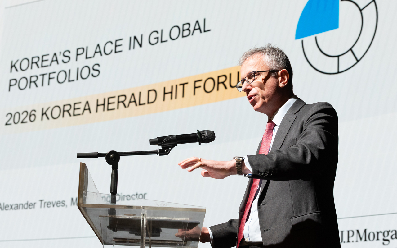 Alexander Treves, managing director at JPMorgan Asset Management, delivers a keynote speech at The Korea Herald's HIT Forum held in Seoul, Tuesday. (Yoon Chang-bin/The Korea Herald)