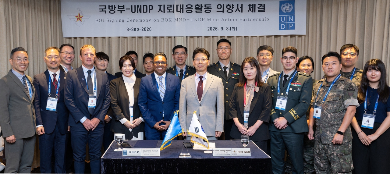 Officials of South Korea's Ministry of National Defense and the U.N. Development Program pose for a photo after signing a statement of intent on mine action cooperation, on the margins of the Seoul Defense Dialogue at The Grand Lotte Hotel in Seoul on Sept. 8, 2026, in this photo provided by the defense ministry on Tuesday. (Yonhap)