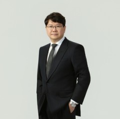 Hanmi Semiconductor chief buys W700m more shares, total tops W70.2b