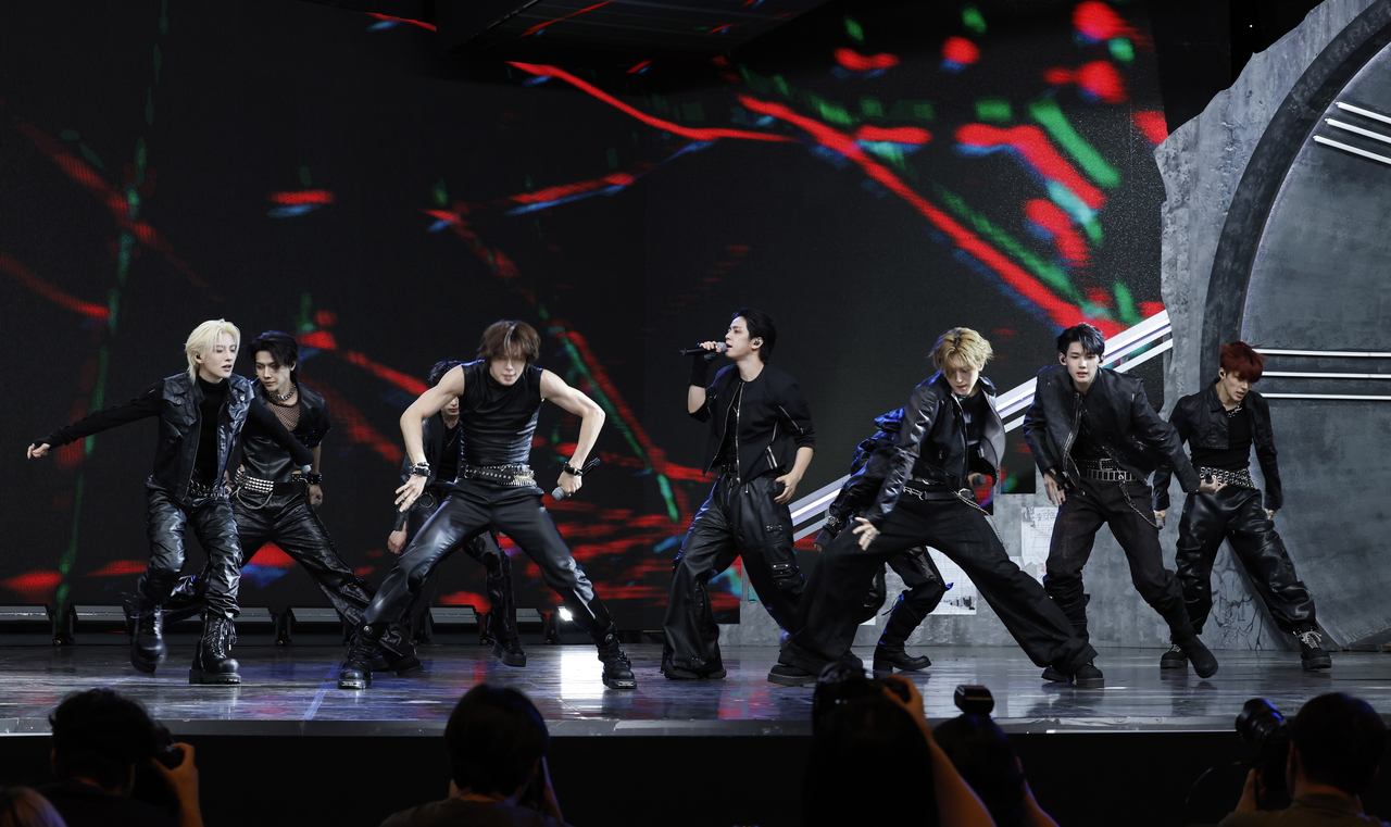 &Team performs "Mark on Me" during a media showcase held at SBS Prism Hall in Mapo-gu, western Seoul, Tuesday. (Newsis)
