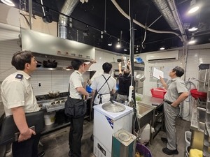 송파구, 추석 명절 앞두고 상점가 민관합동 화재예방 점검