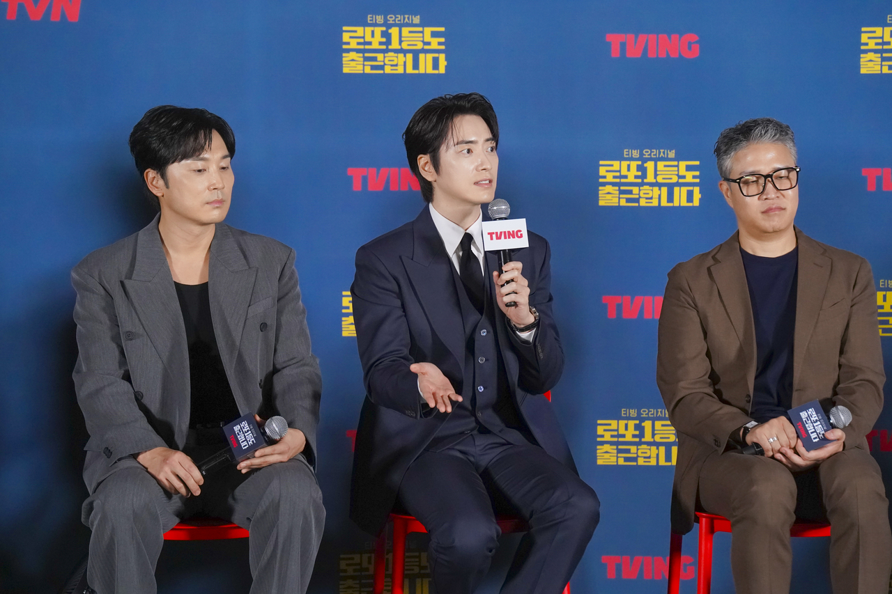 Lee Joon-hyuk (center) speaks during a press conference held on Tuesday in Seoul. (Tving)
