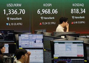 Seoul shares open higher on chip gains despite Middle East tensions