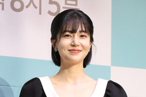 Actress Baek Jin-hee denies fiance is wealthy businessman