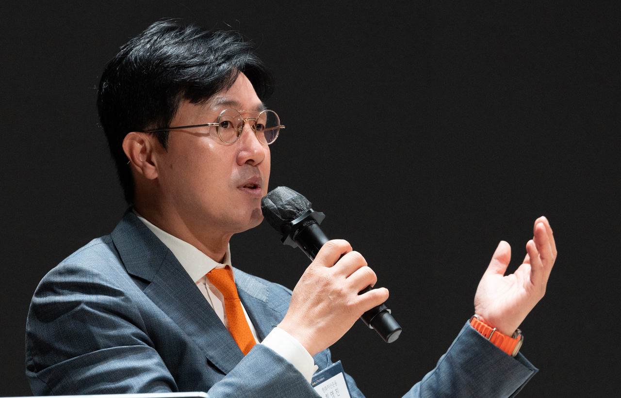 Choi Young-jin, chief marketing officer and executive vice president at Hanwha Asset Management (Yoon Chang-bin/The Korea Herald)